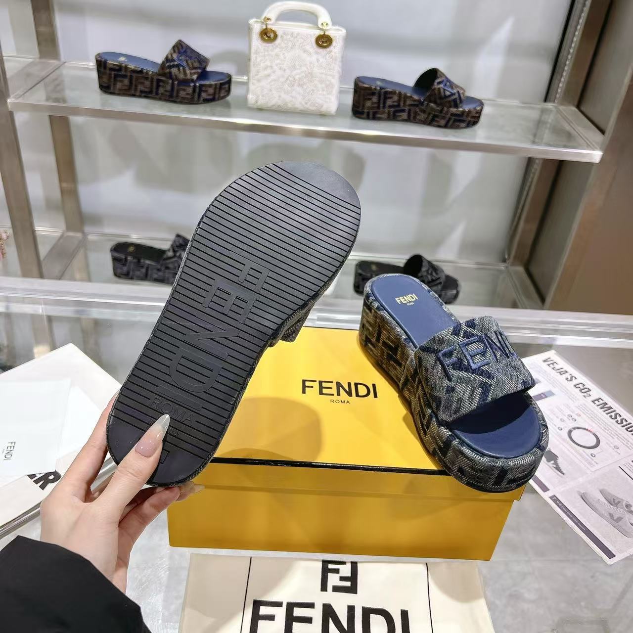 Fendi フェンディ サンシャイン ブルーFFデニム フラットフォームスライド