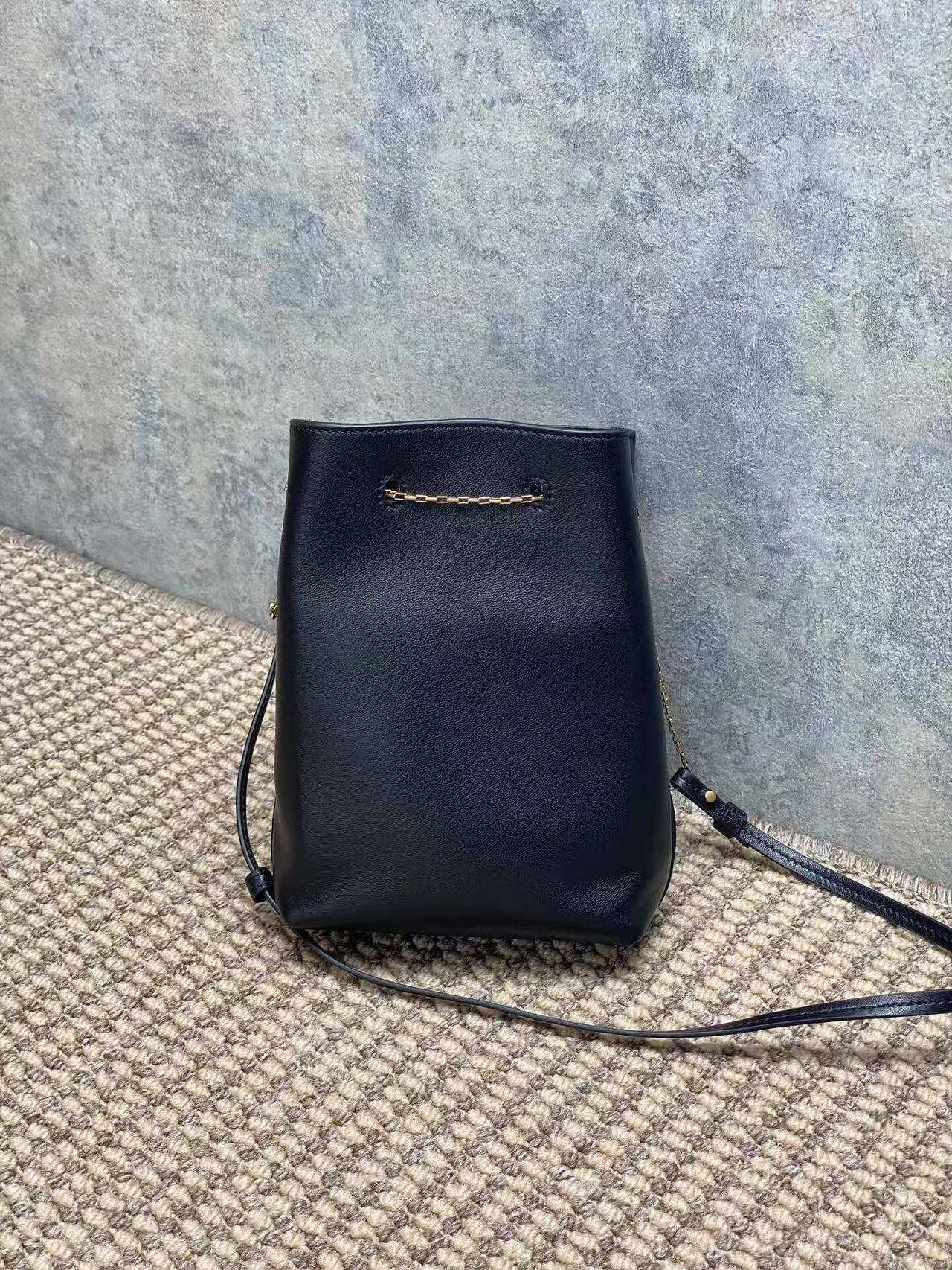 Saint Laurent サンローラン ポーチ（ラムスキン）