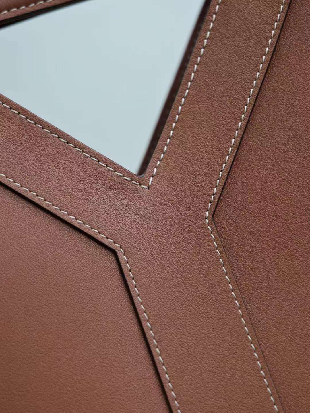 Saint Laurent サンローラン スモールバケット（レザー）