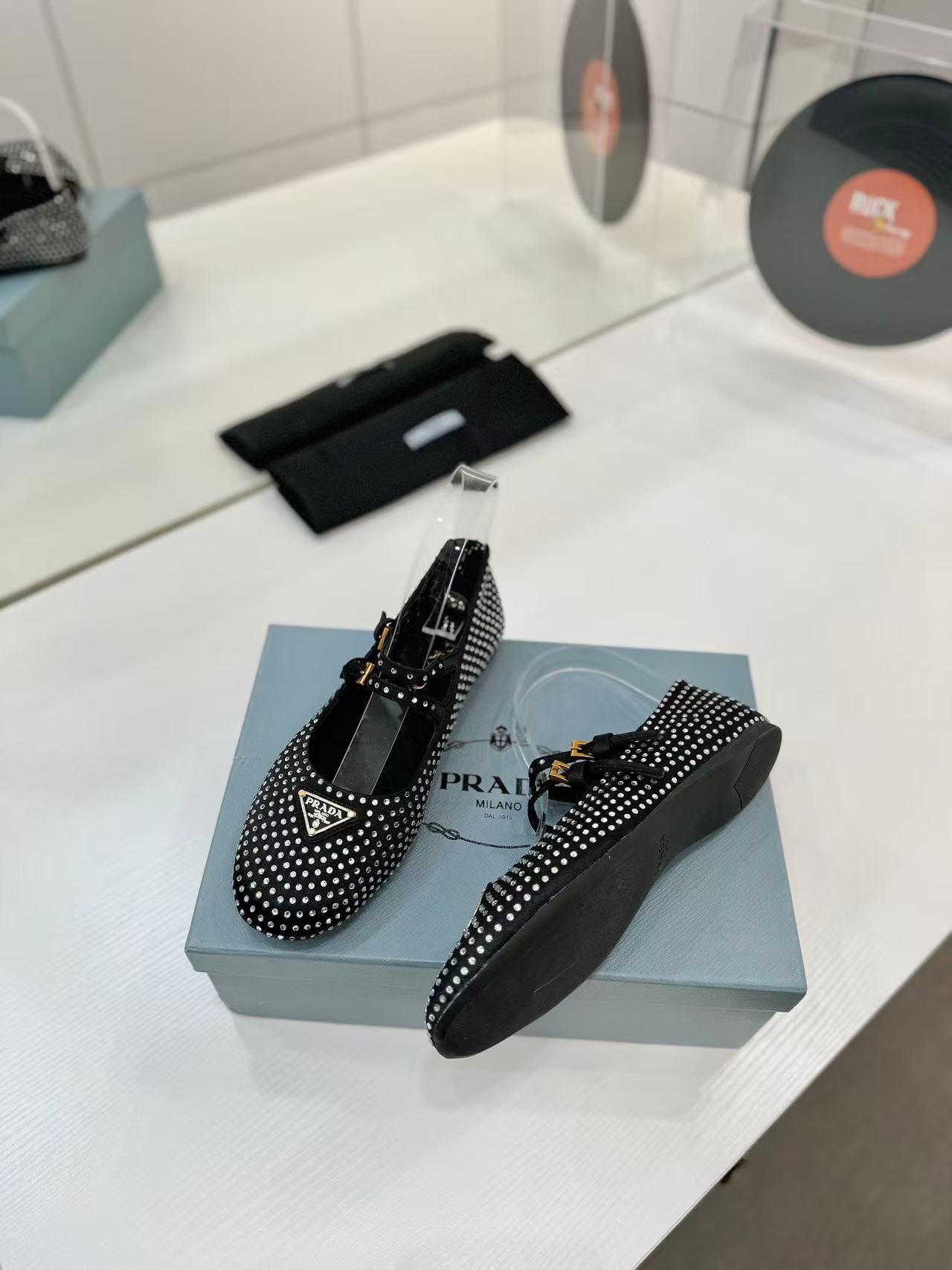 Prada クリスタル付 スエード バレリーナ