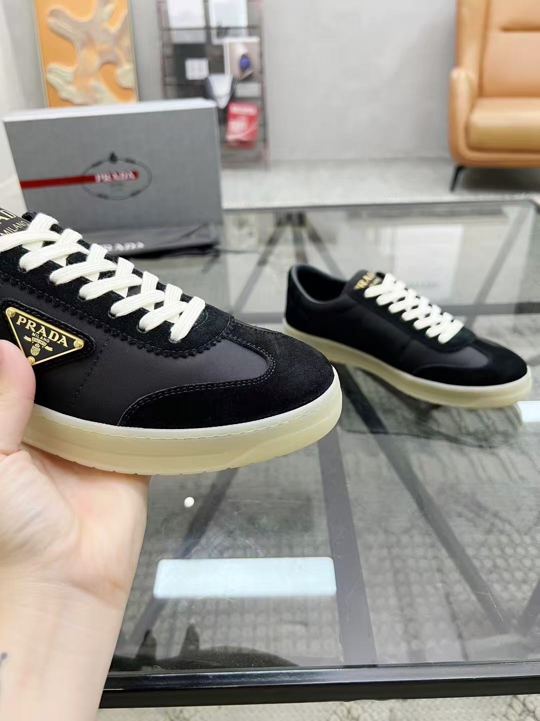 プラダ ダウンタウン Re-Nylon xスエード スニーカー