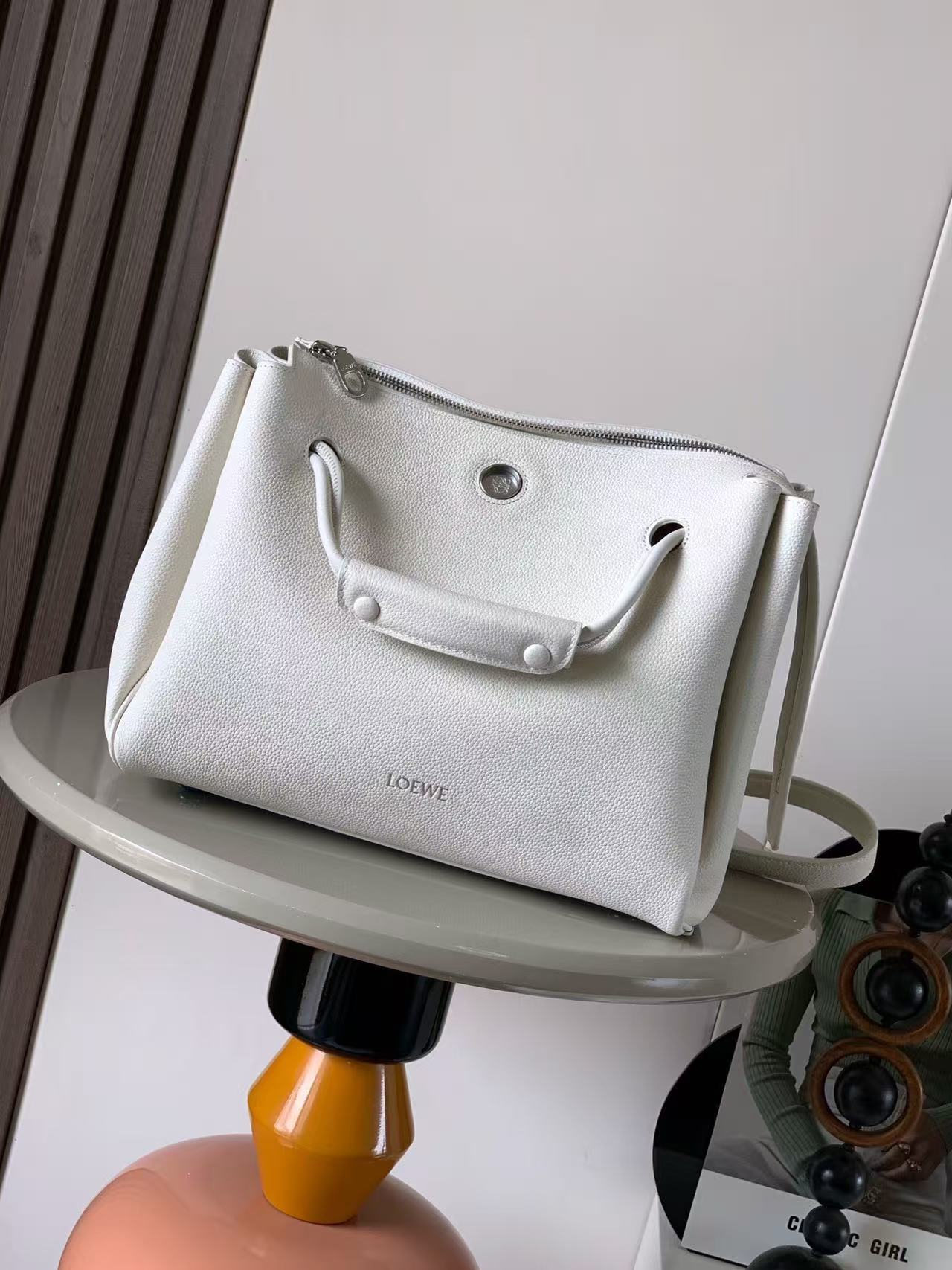 Loewe マドリードバッグ ミディアム（サプルグレインカーフ）