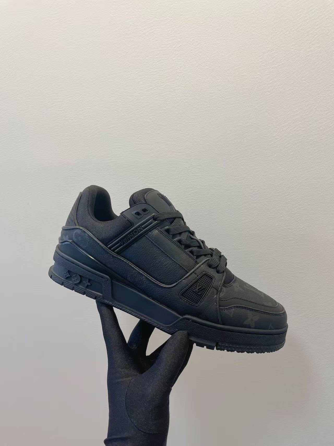 LV トレイナー スニーカー