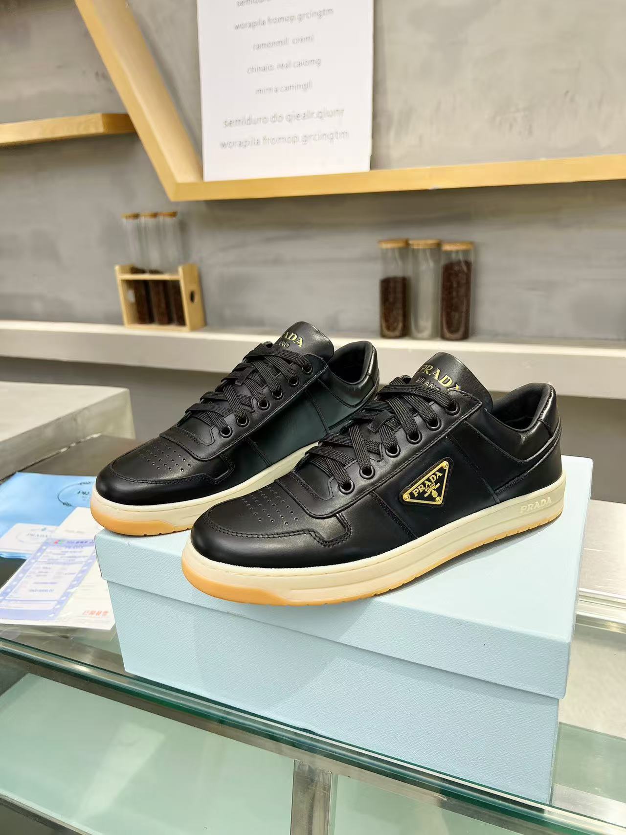 Prada プラダ ダウンタウン ナッパレザー スニーカー