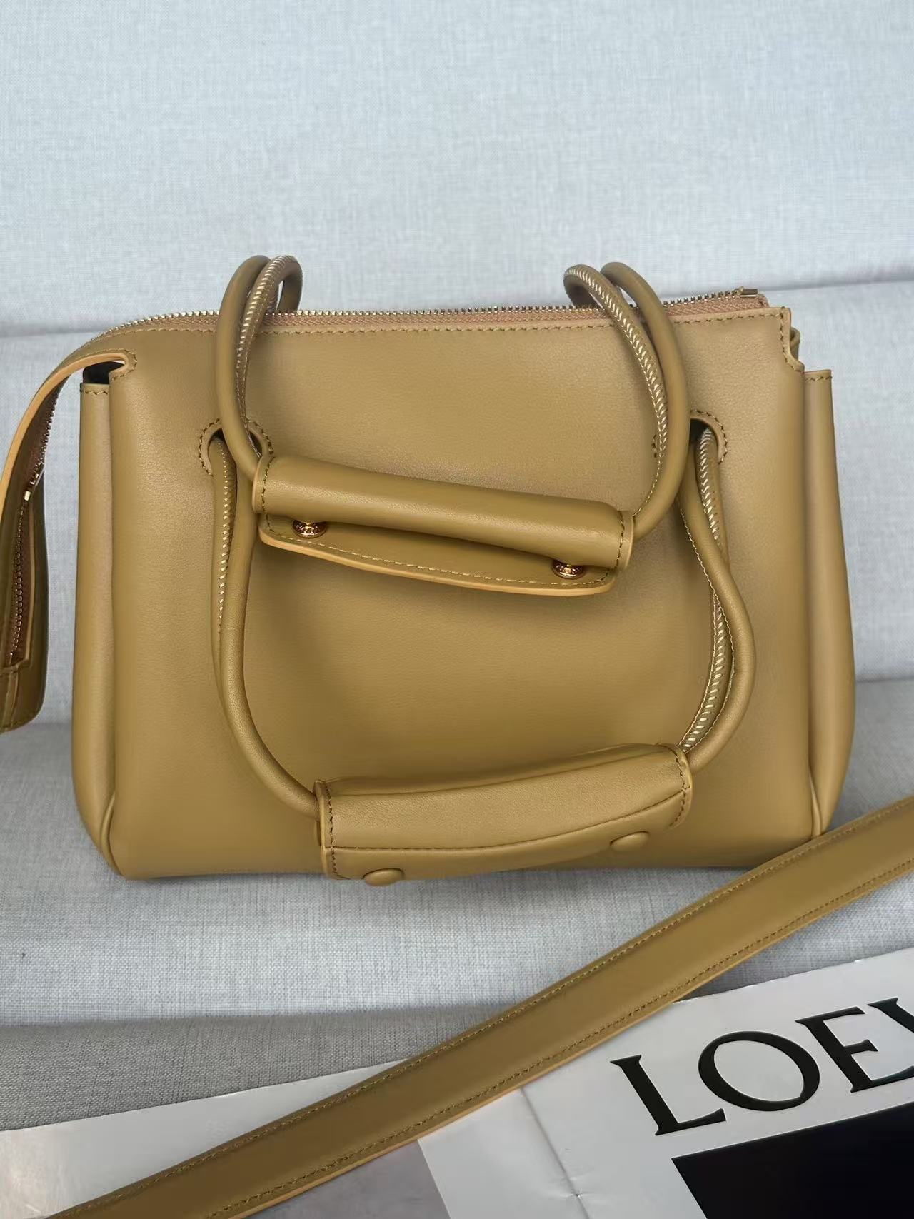 Loewe マドリードバッグ（サプルカーフ）