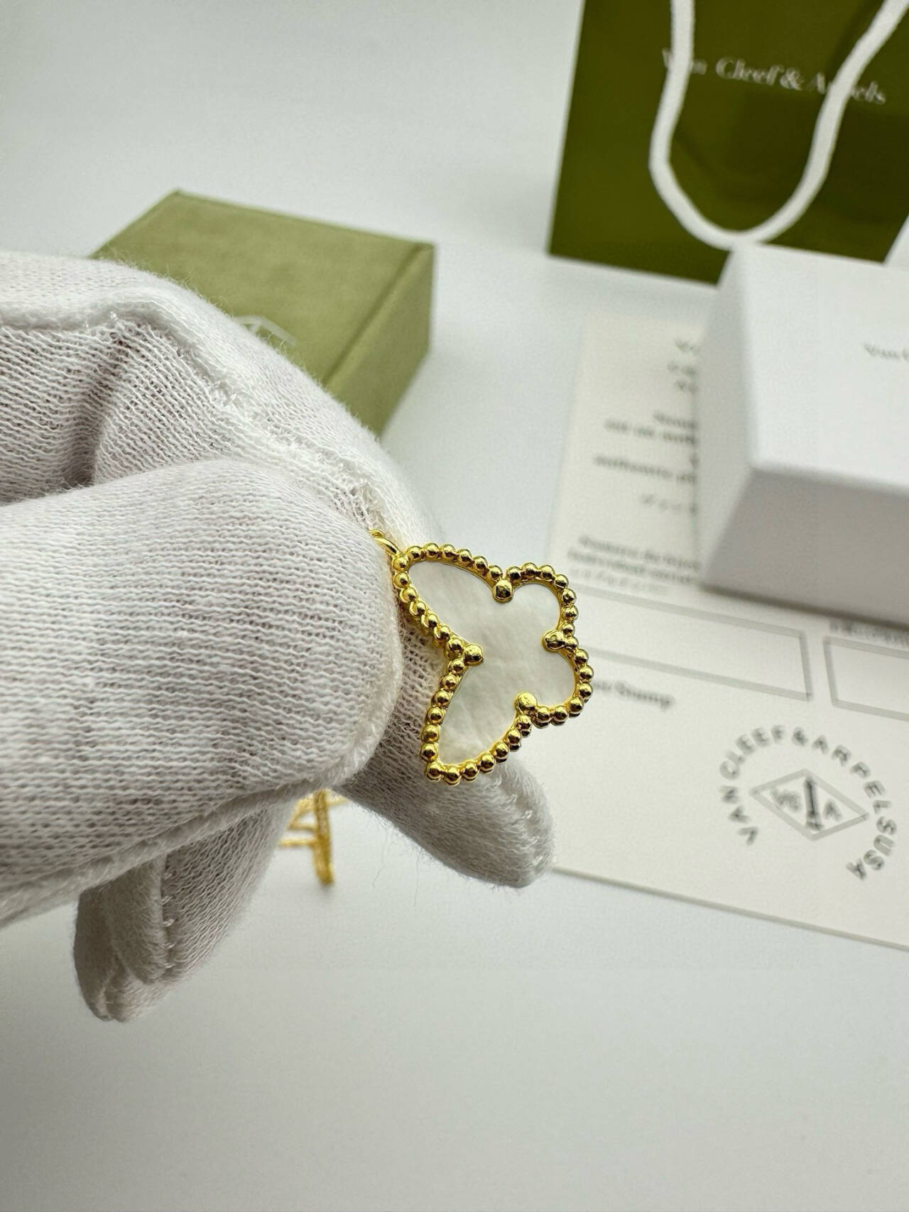 スウィート パピヨン ペンダント