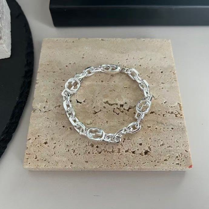 GUCCI 〔グッチ インターロッキング〕チェーン ブレスレット