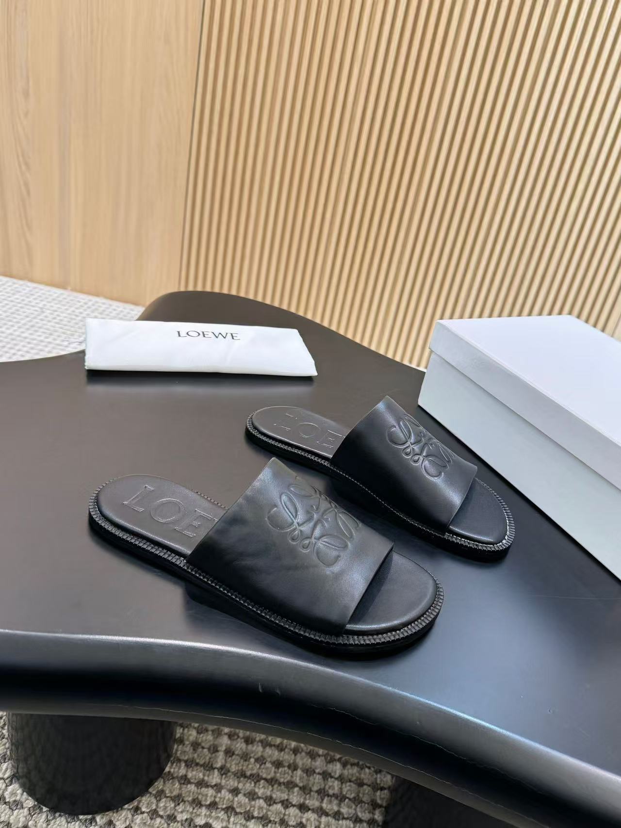 Loewe フレックス アナグラム スライド（ソフトカーフ）