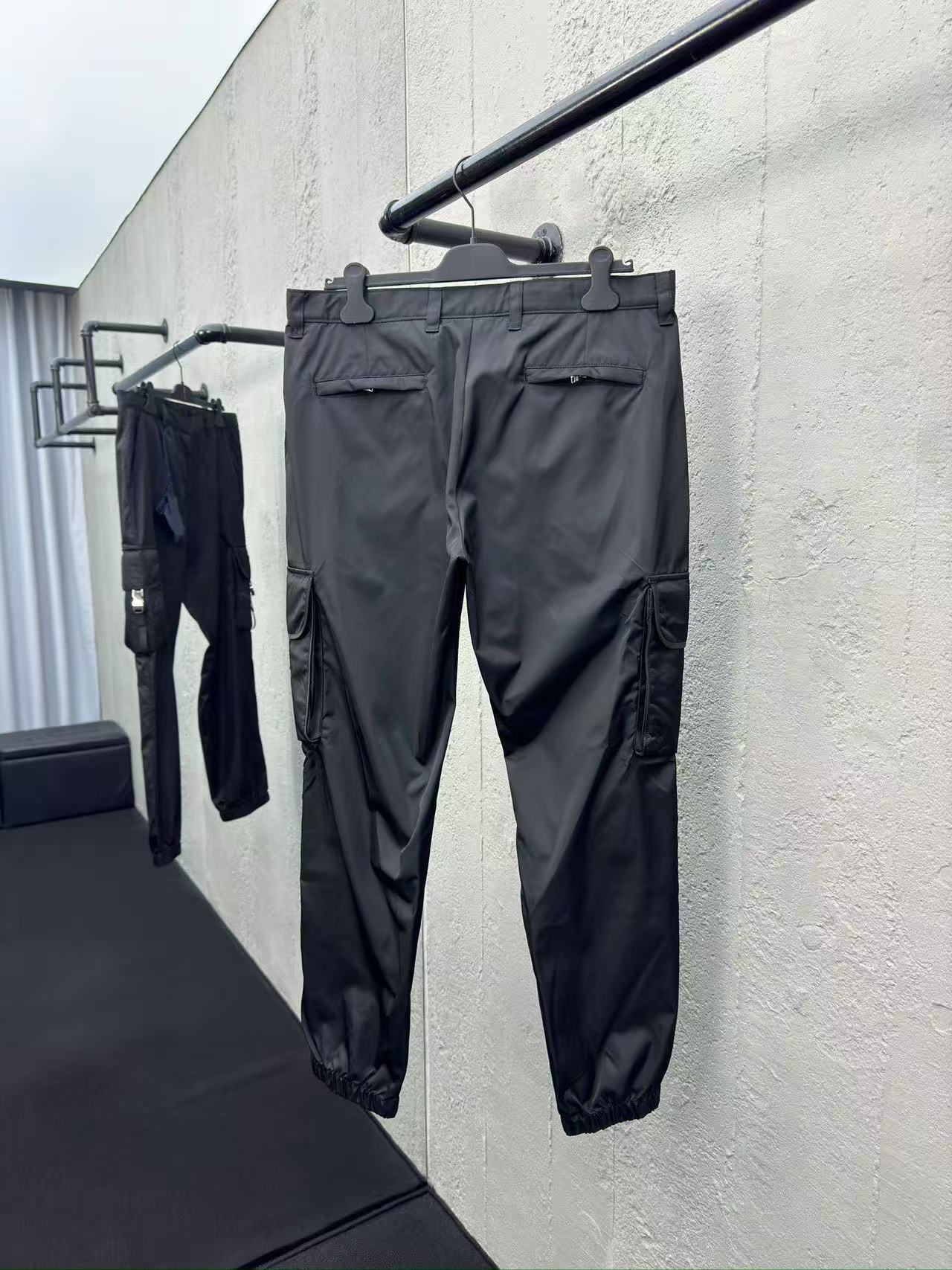 Prada Re-Nylon パンツ