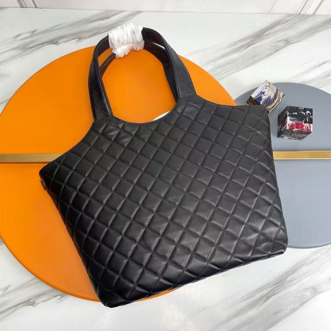  Saint Laurent サンローラン イカール マキシ ショッピングバッグ（ラムスキン／キルティング）