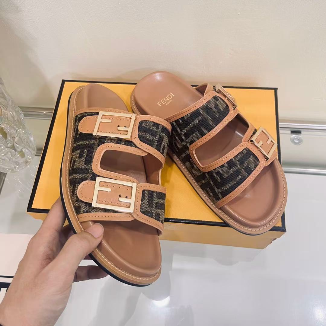 Fendi フェンディ フィール ブラウンFFファブリック スライド