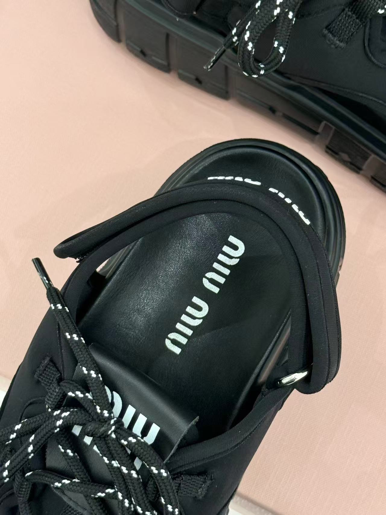 miumiu チャンキー ネオプレン サンダル