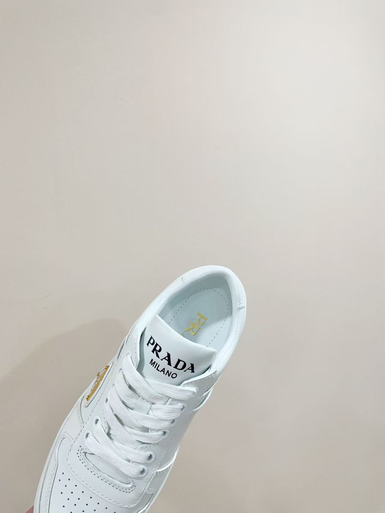 Prada プラダ ダウンタウン ボールド レザー スニーカー