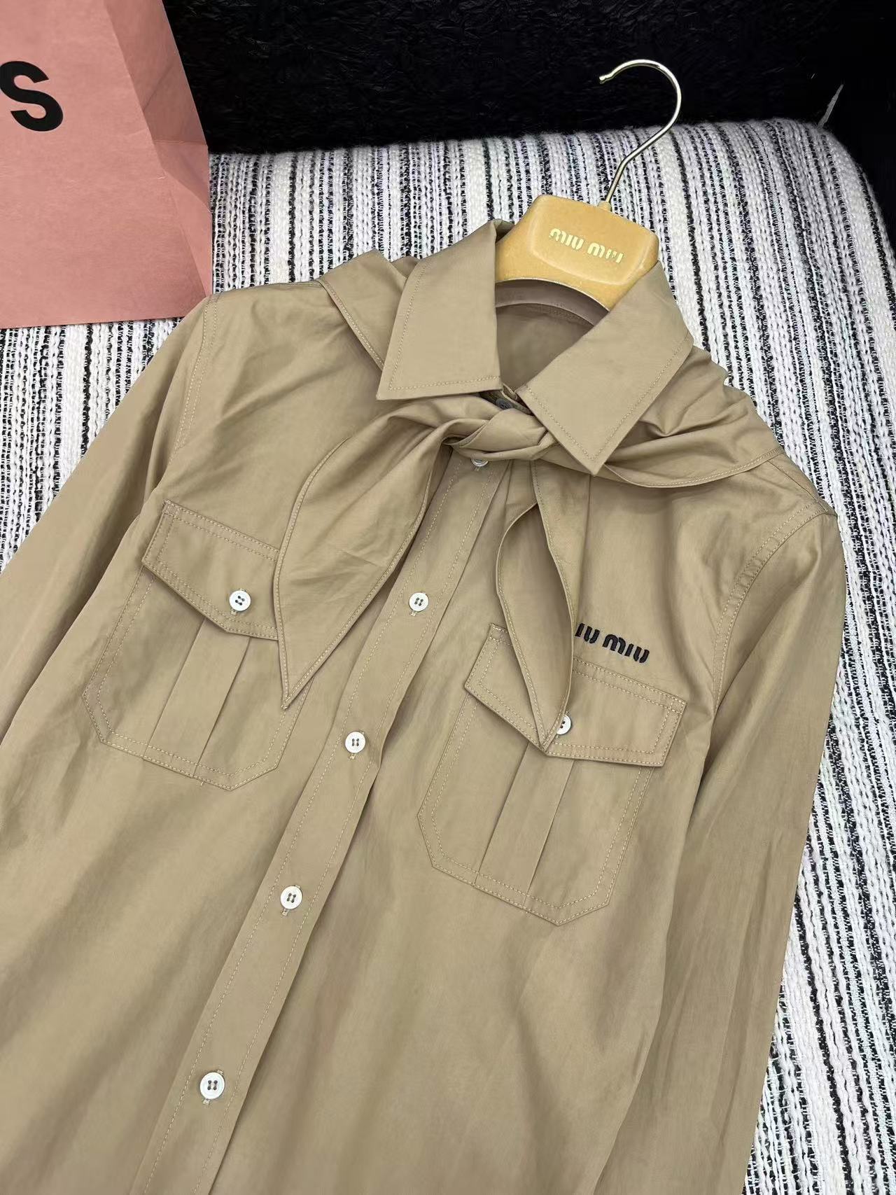 MIUMIU ネッカチーフ付 ポプリン シャツ