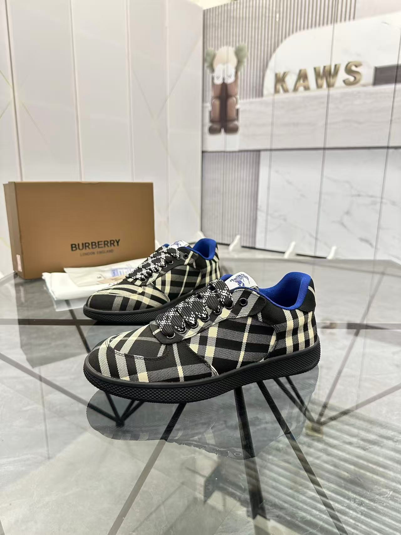 Burberry チェック テラススニーカー