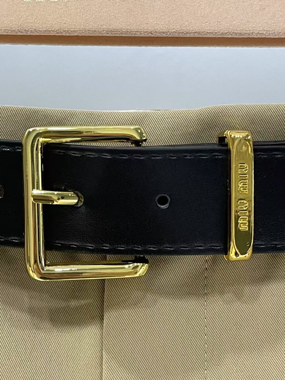 MIUMIU チノ ミニスカート