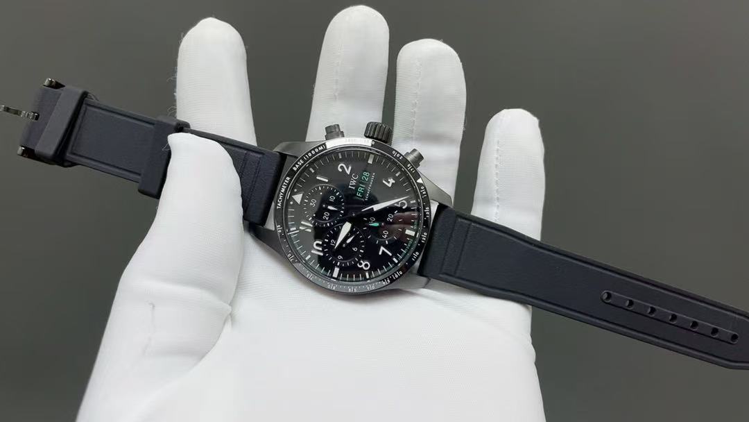 IWC パイロット・ウォッチ・パフォーマンス・クロノグラフ 41 “MERCEDES-AMG PETRONAS FORMULA ONE™ TEAM