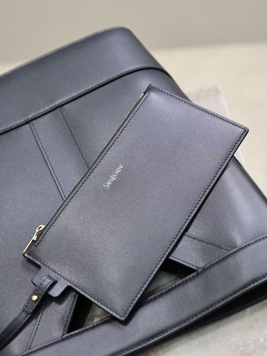 Saint Laurent サンローラン  Y スモールバケット（レザー）