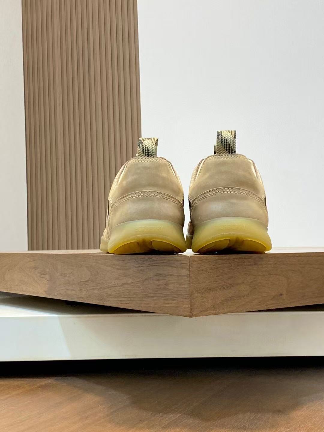 Burberry レザー マトリックススニーカー