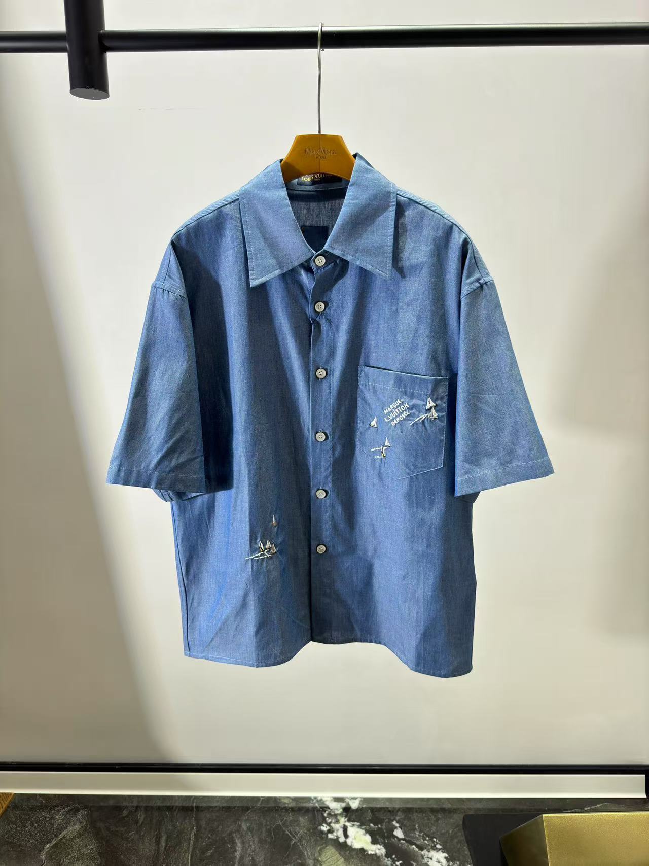 LV エンブロイダリー シャンブレー ショートスリーブシャツ+ショーツ