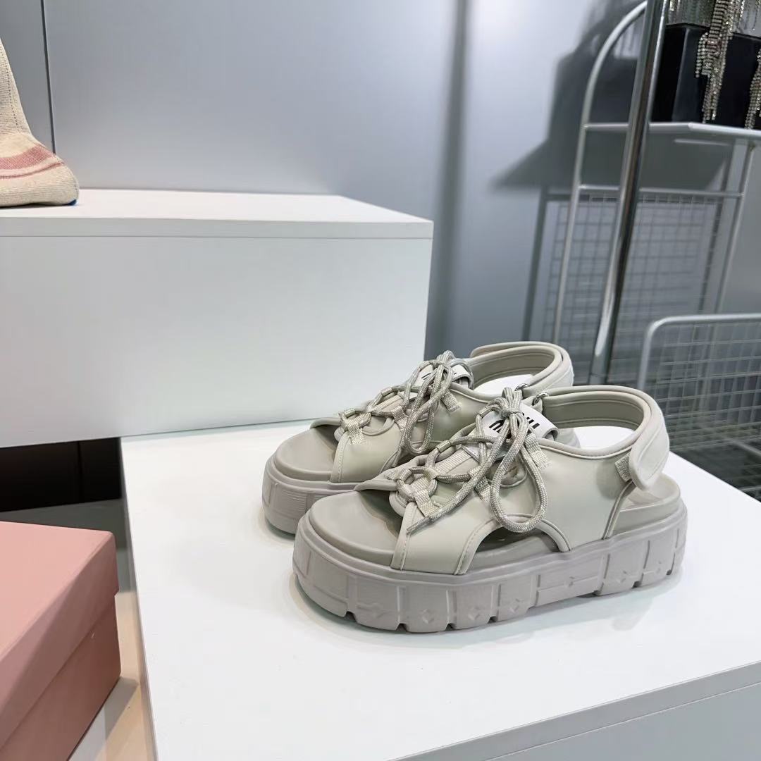 miumiu チャンキー ネオプレン サンダル