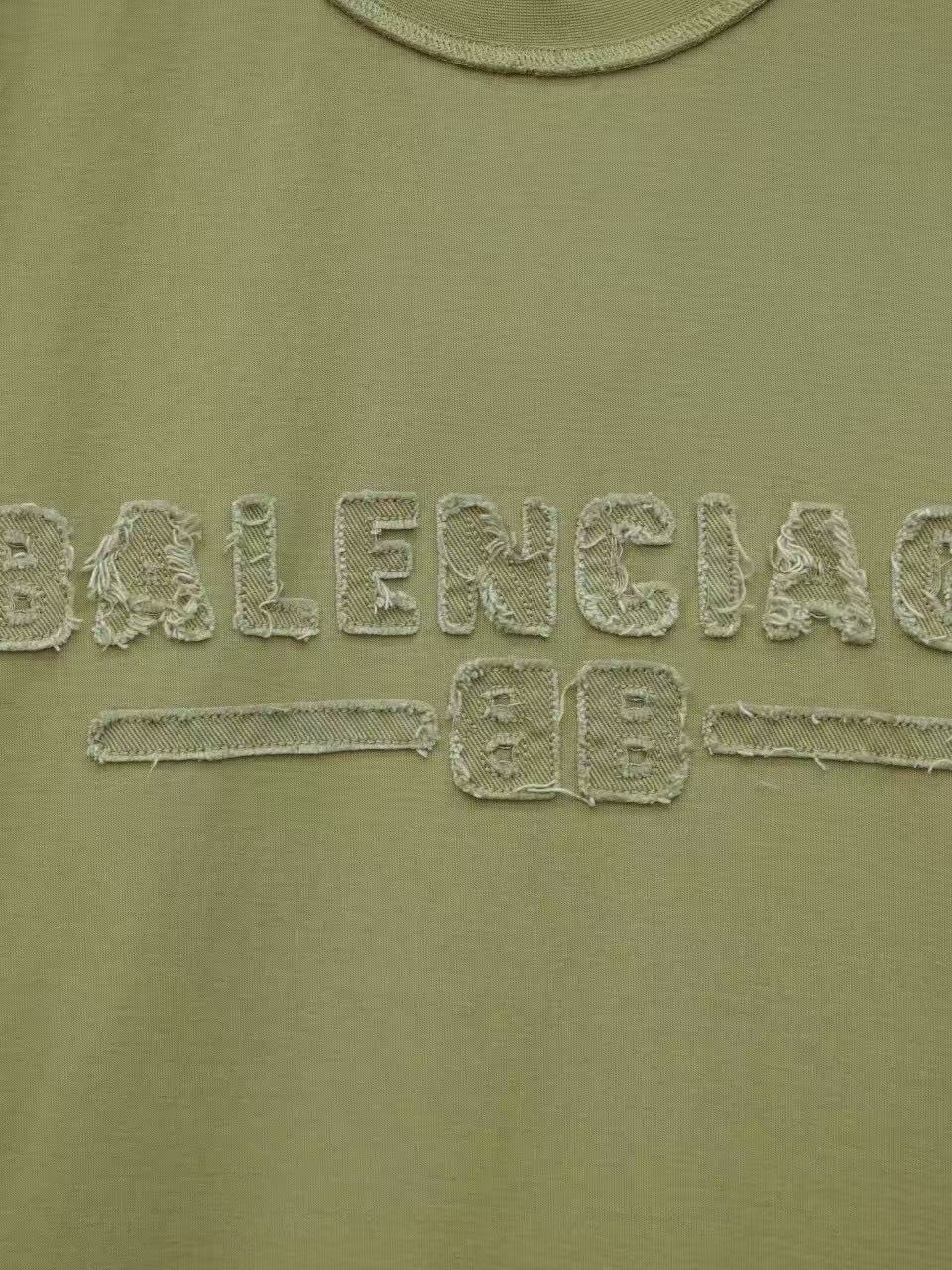Balenciaga アーミーグリーン の メンズ インサイドアウト Tシャツ ミディアムフィット