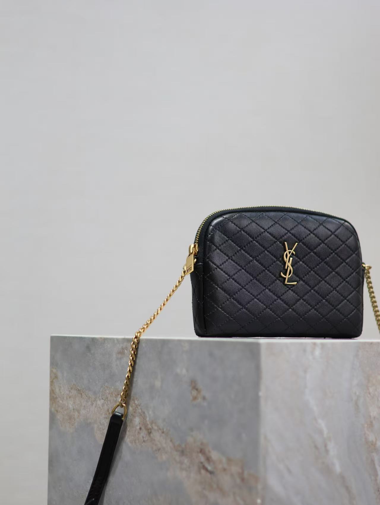 Saint Laurent サンローラン ギャビー カメラバッグ（ラムスキン）
