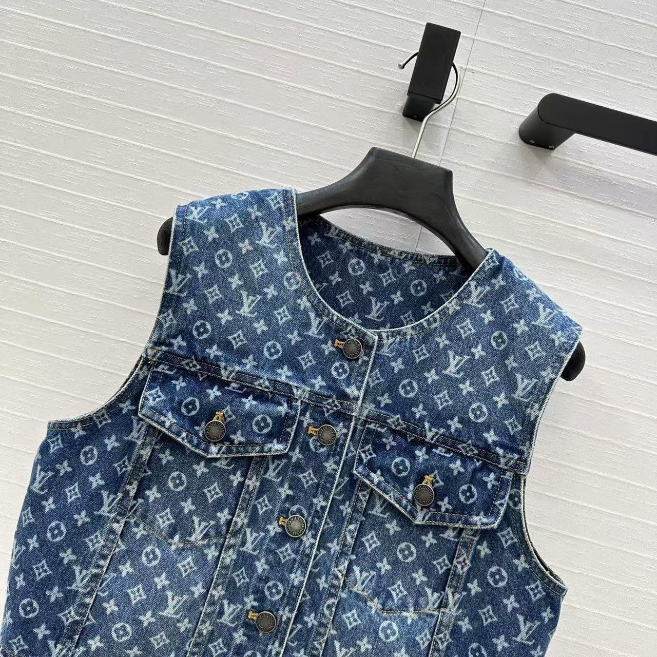 Louis vuitton スリーブレス モノグラム デニム ジャケット