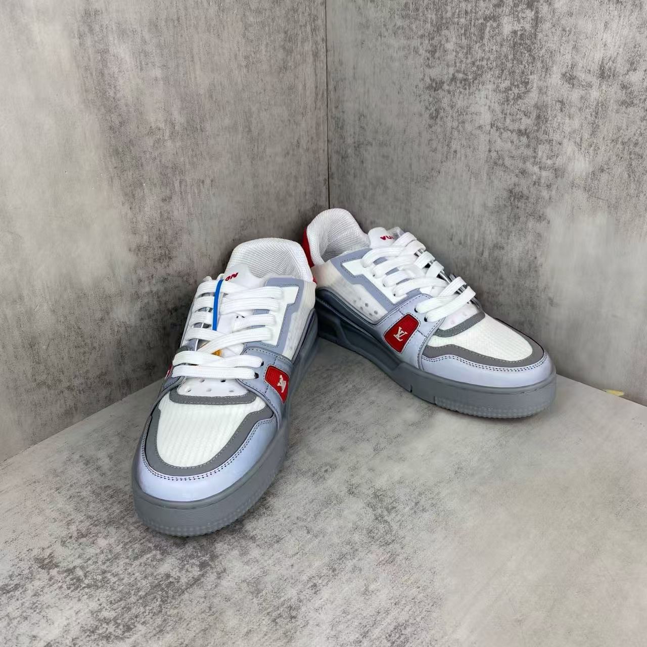 LV トレイナー スニーカー