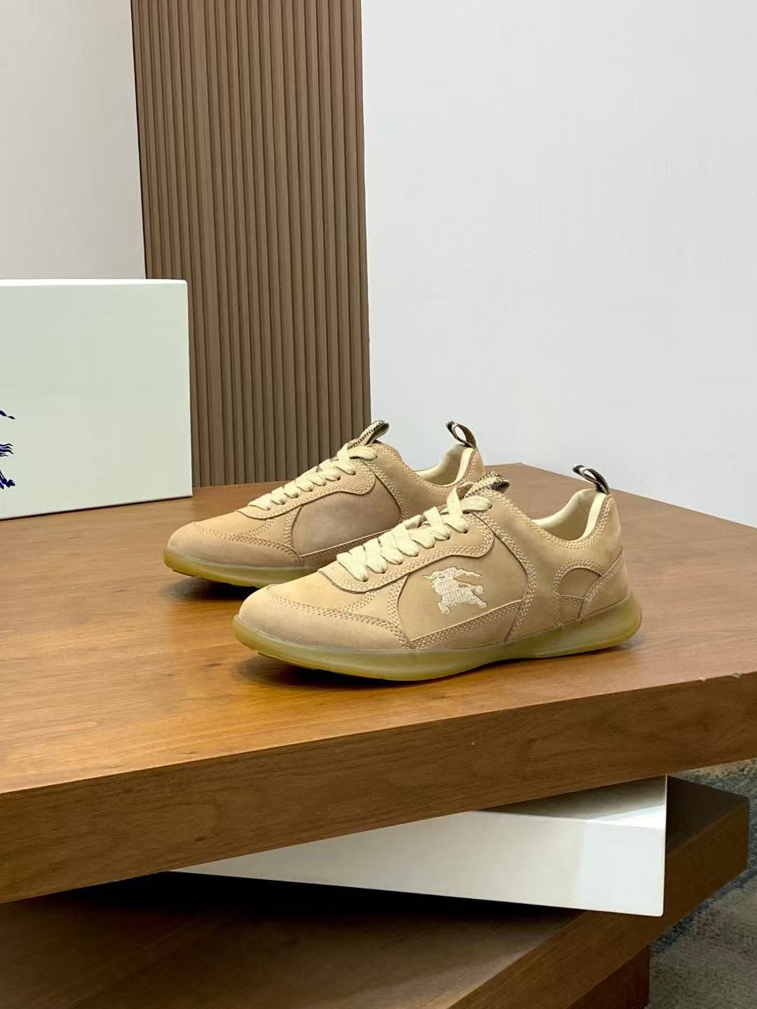 Burberry レザー マトリックススニーカー