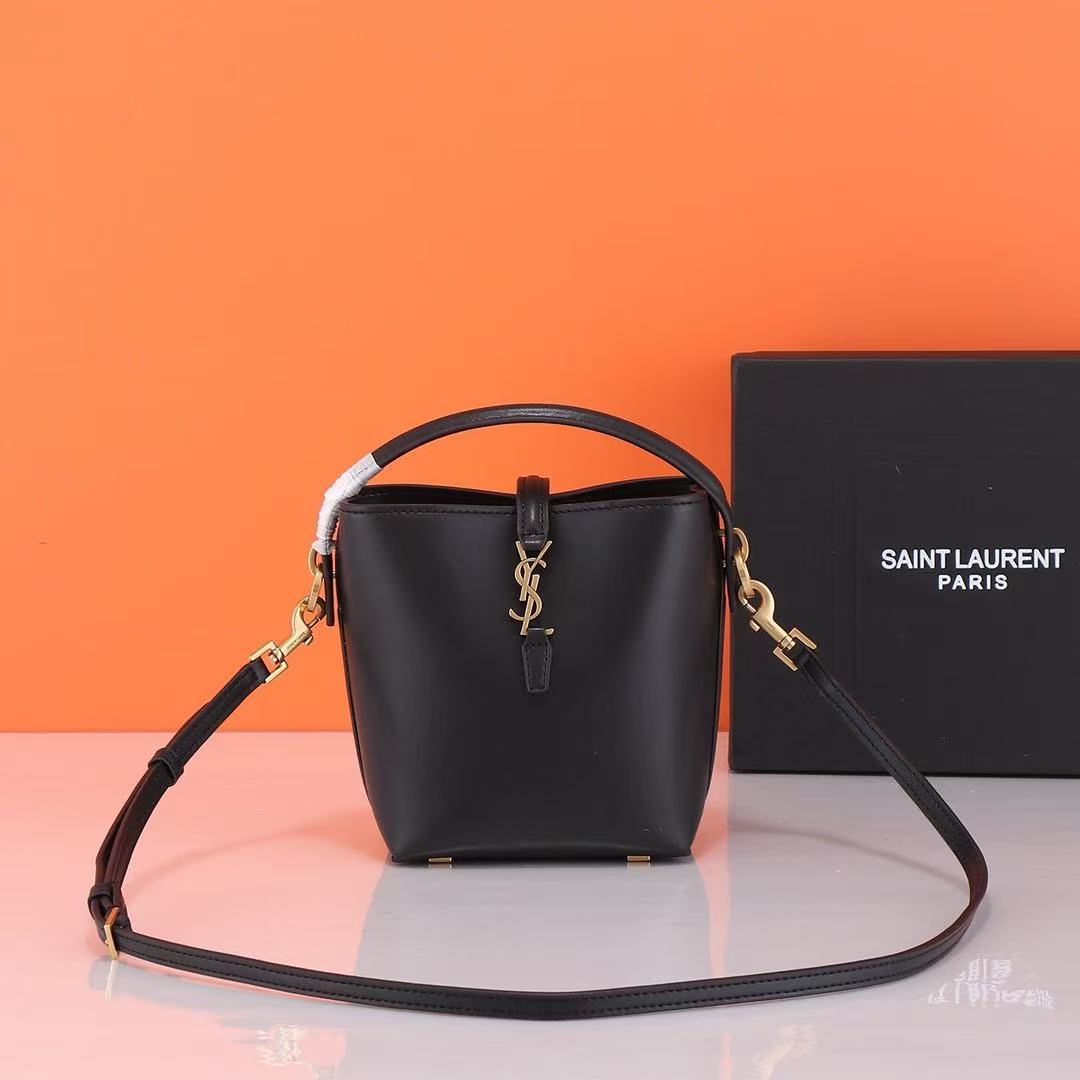 Saint Laurent サンローラン  LE 37 ミニ（シャイニーレザー）