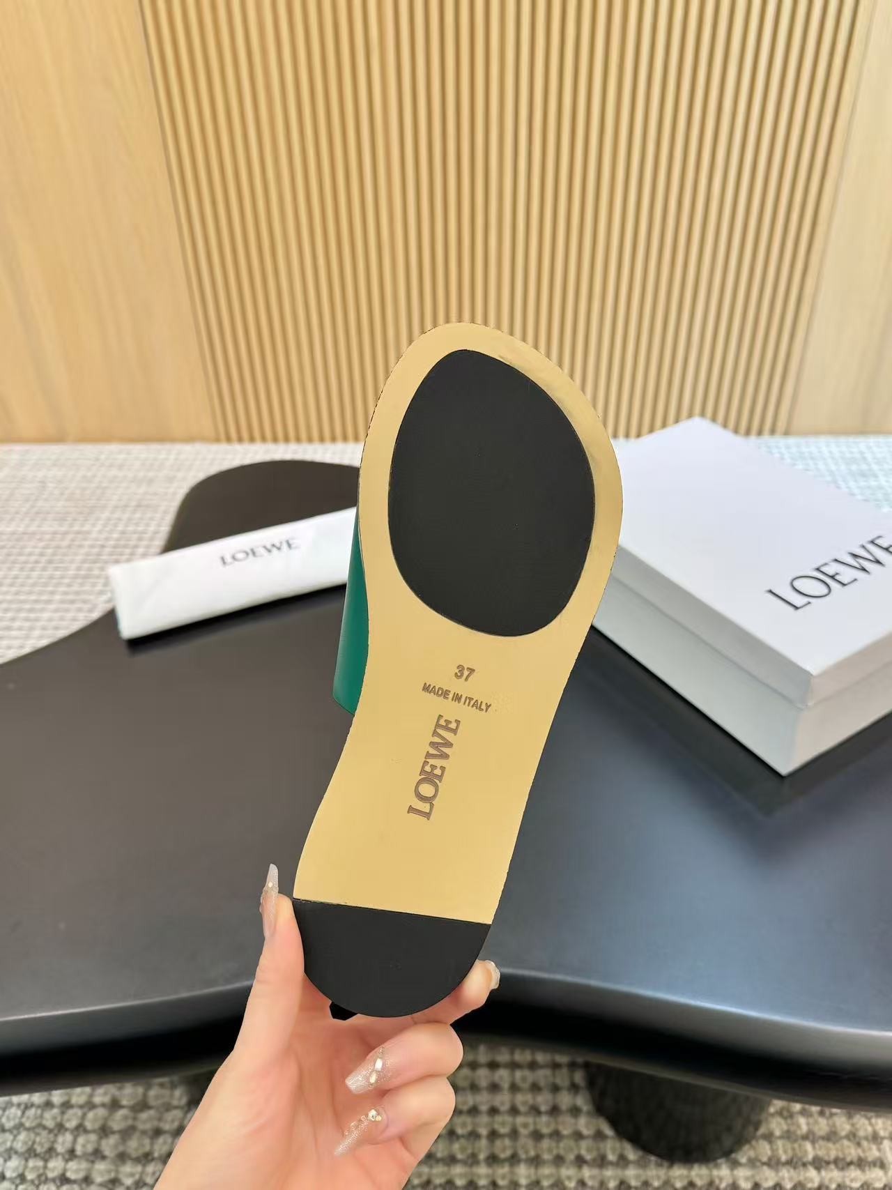 Loewe フレックス アナグラム スライド（ソフトカーフ）