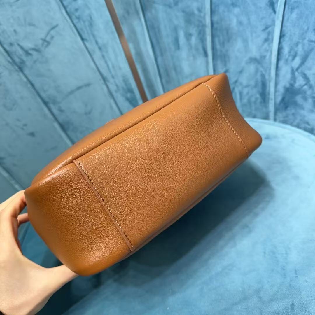 Saint Laurent サンローラン LE 5 À 7 ソフト スモール（グレインレザー）