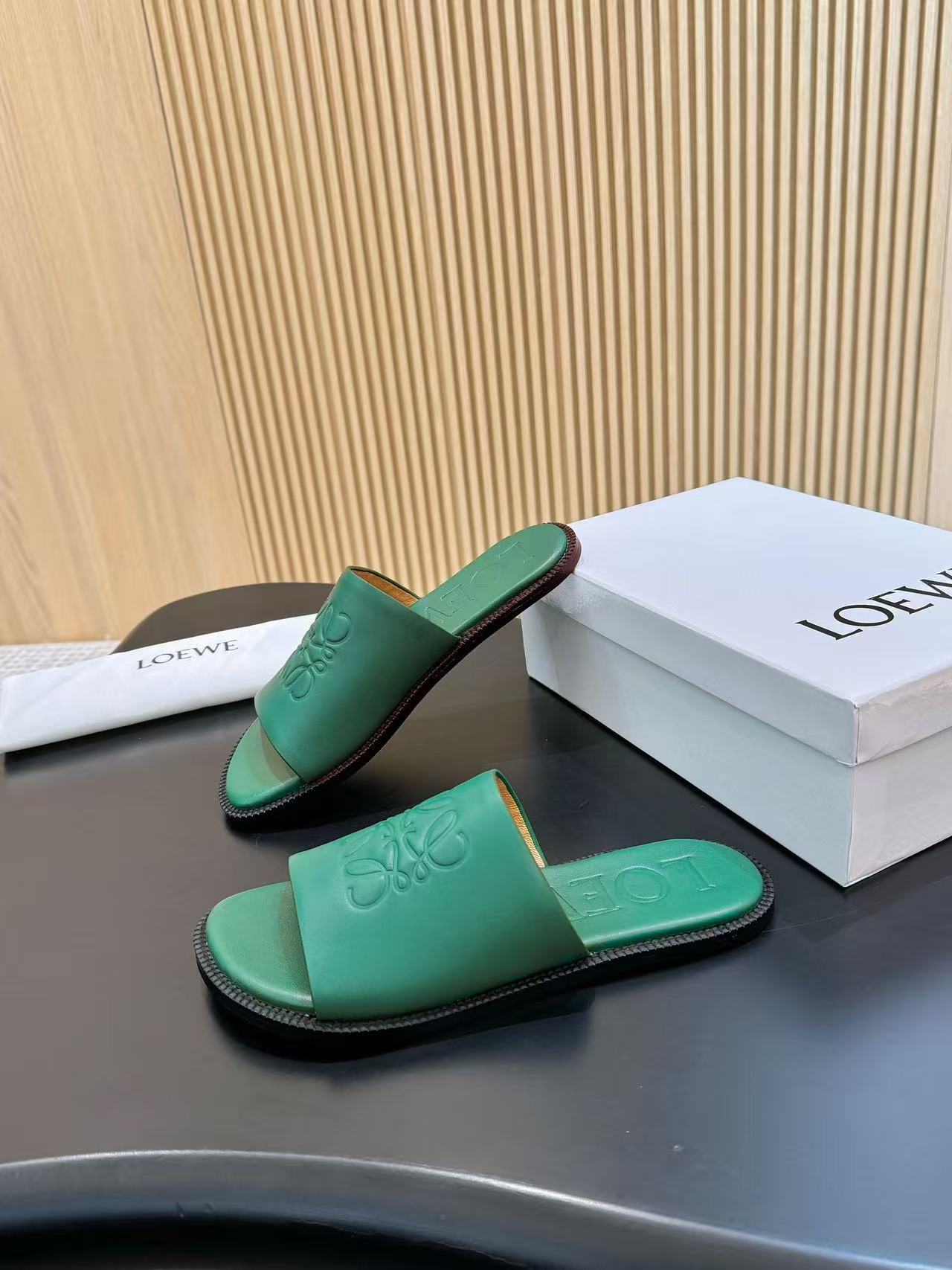 Loewe フレックス アナグラム スライド（ソフトカーフ）