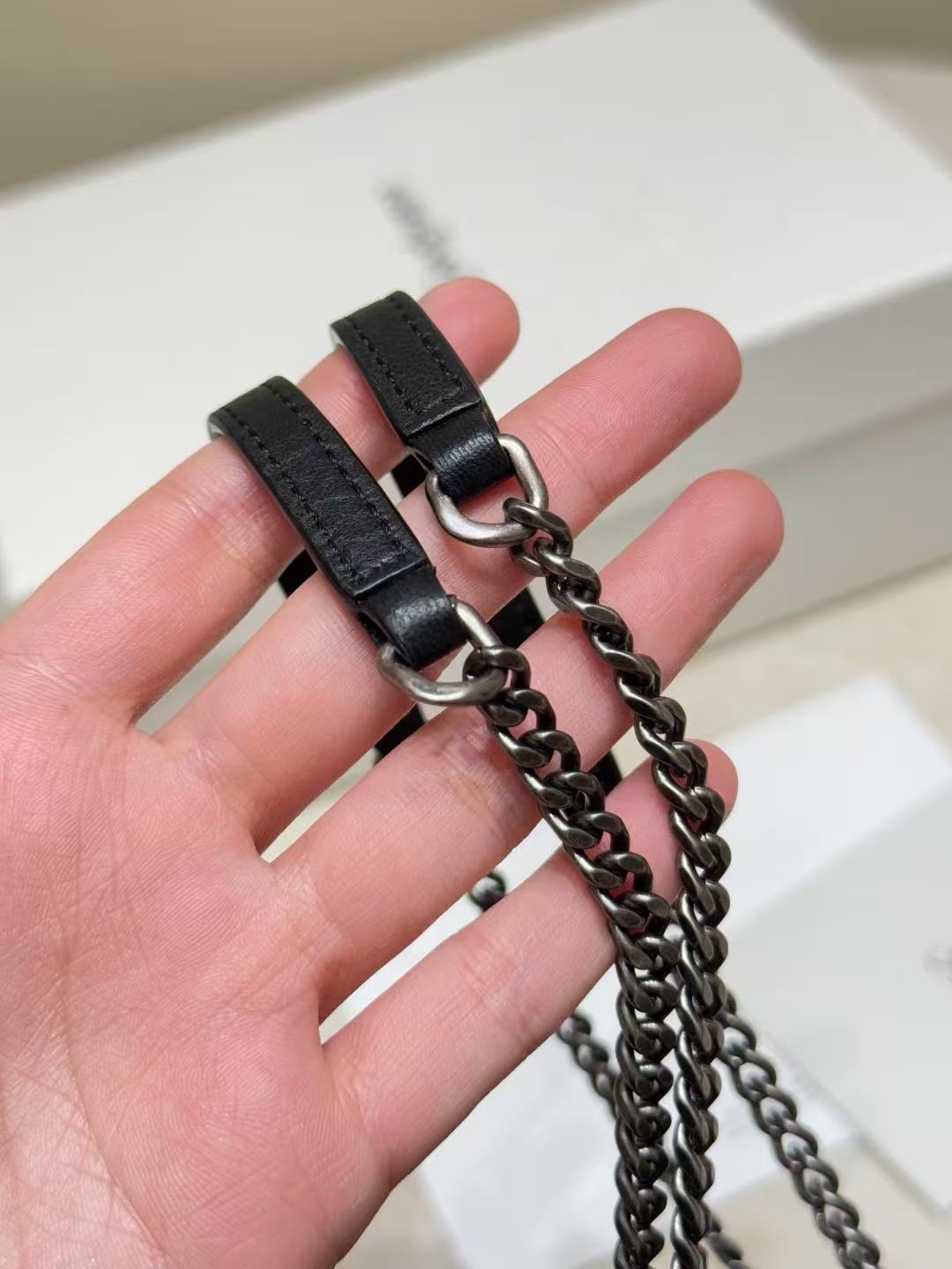  Saint Laurent サンローラン ニキ ミニ（グレインラムスキン）