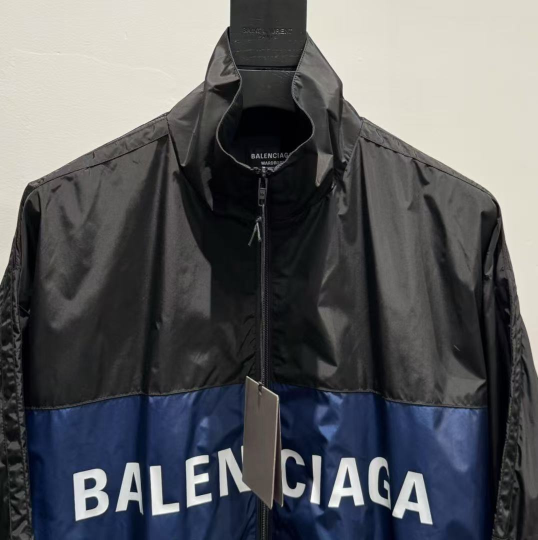 BALENCIAGA ジップアップ ジャケット で ブラック