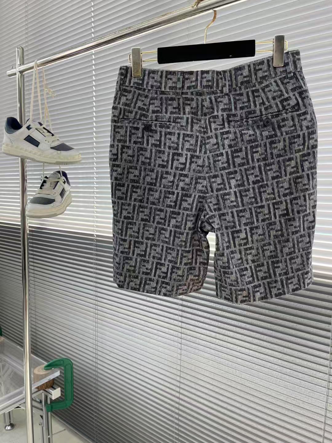 Fendi ステッチ入り ブルーFFデニム ショートパンツ