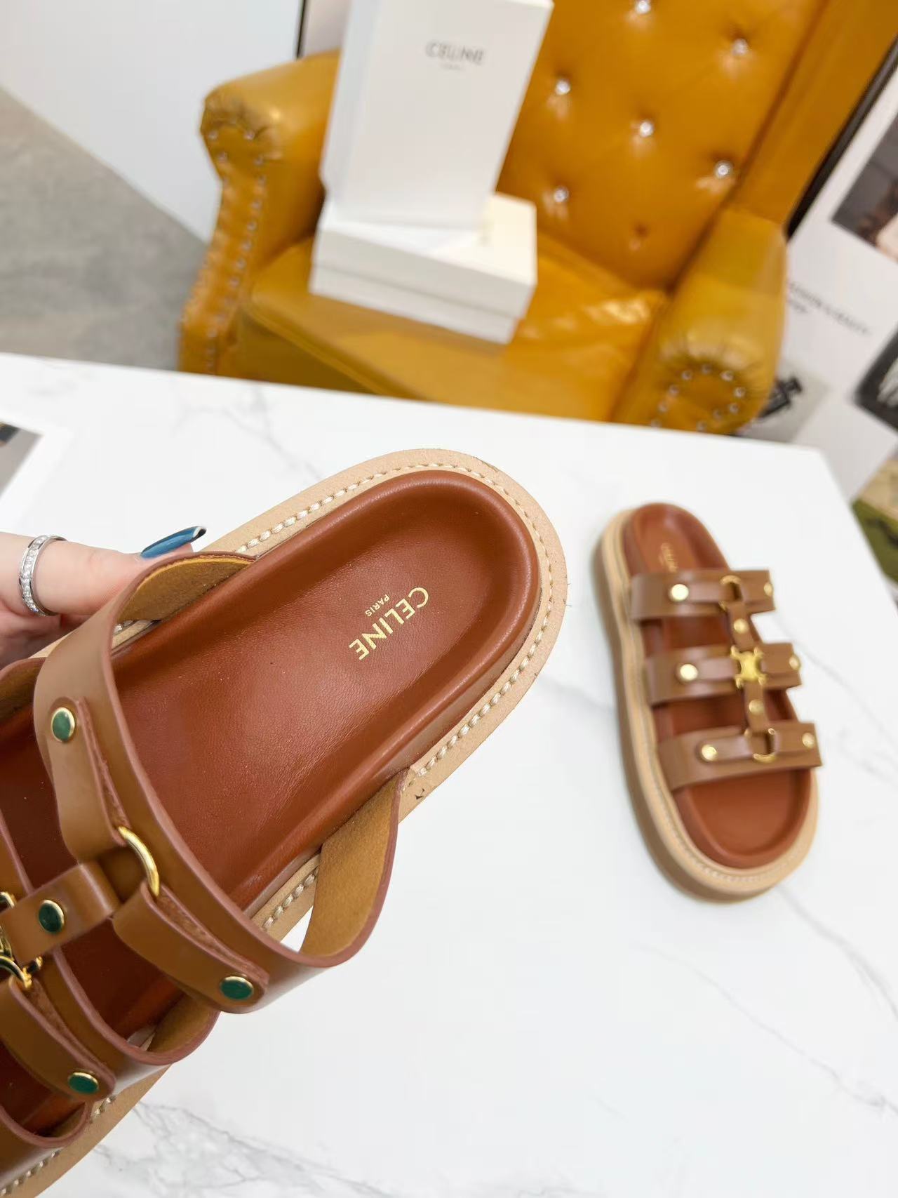 CELINE スライドティッピ / カーフスキン