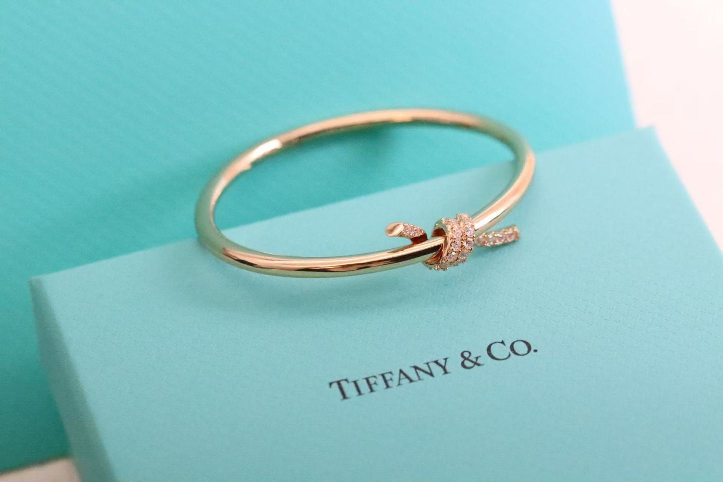 ティファニー ノット ワイヤー バングル ローズゴールドにダイヤモンドをセッティング