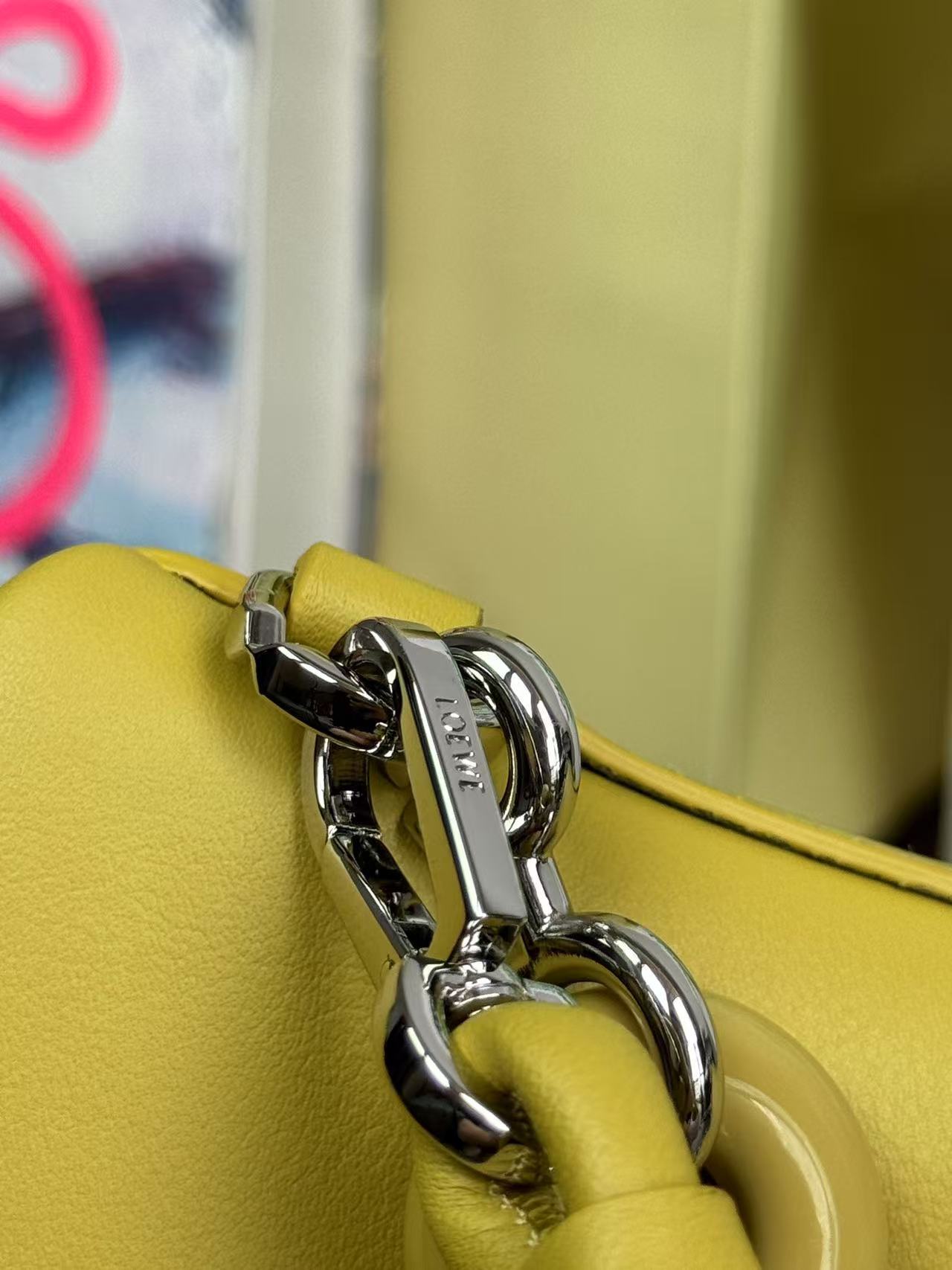 Loewe オラ バッグ ミディアム（スムースカーフ）