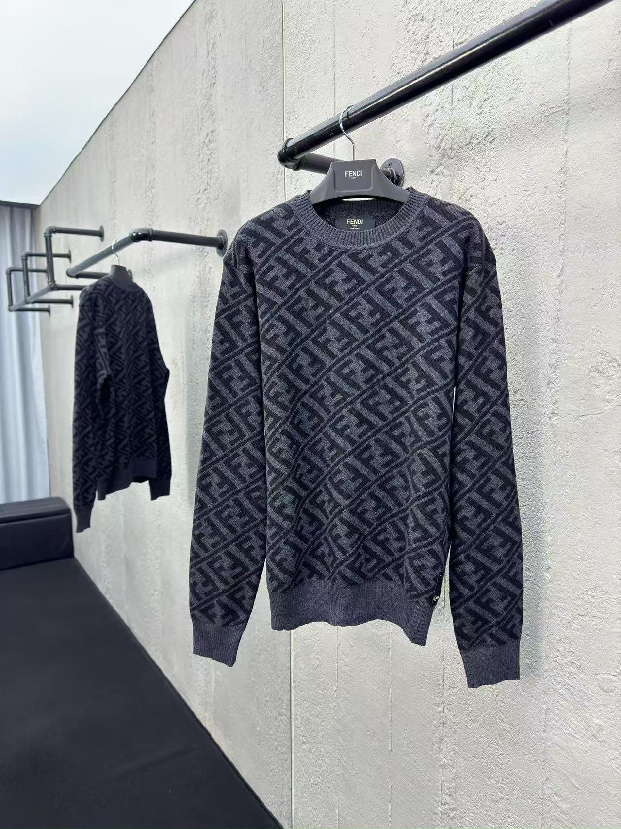 Fendi ブラックウール セーター