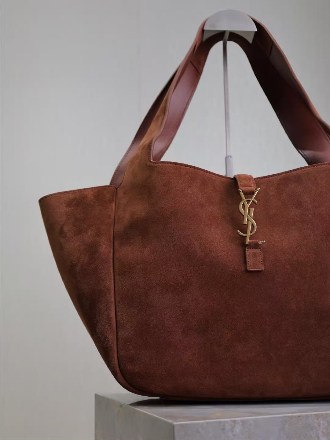 Saint Laurent サンローラン  LE 5 À 7 BEA（スエード）