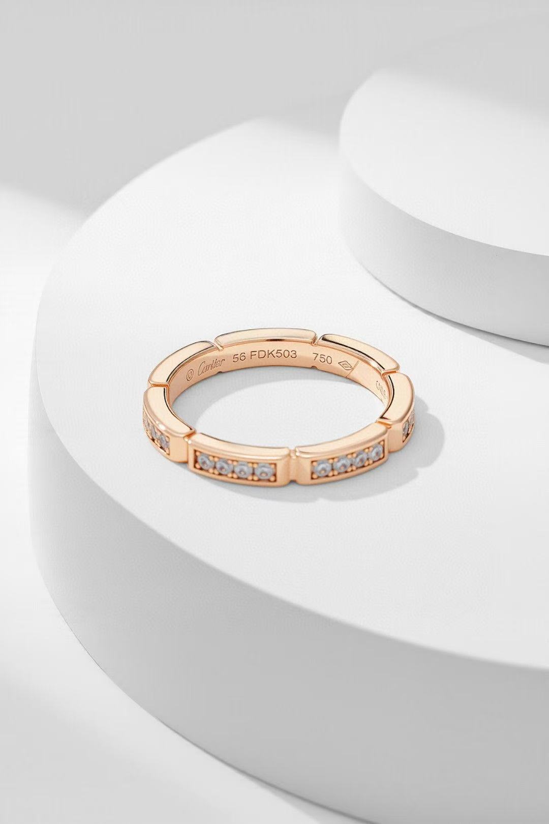 Cartier マイヨン パンテール ウェディングリング、セミパヴェセッティング