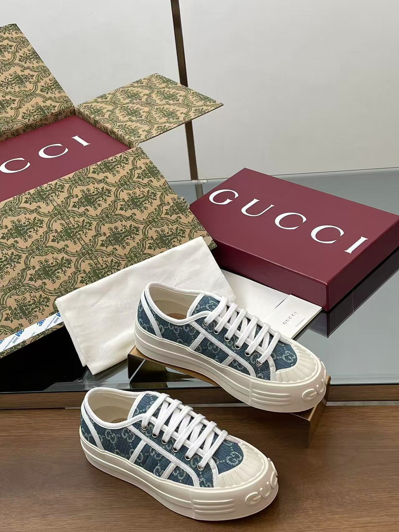 GUCCI ウィメンズ チャンキー スニーカー