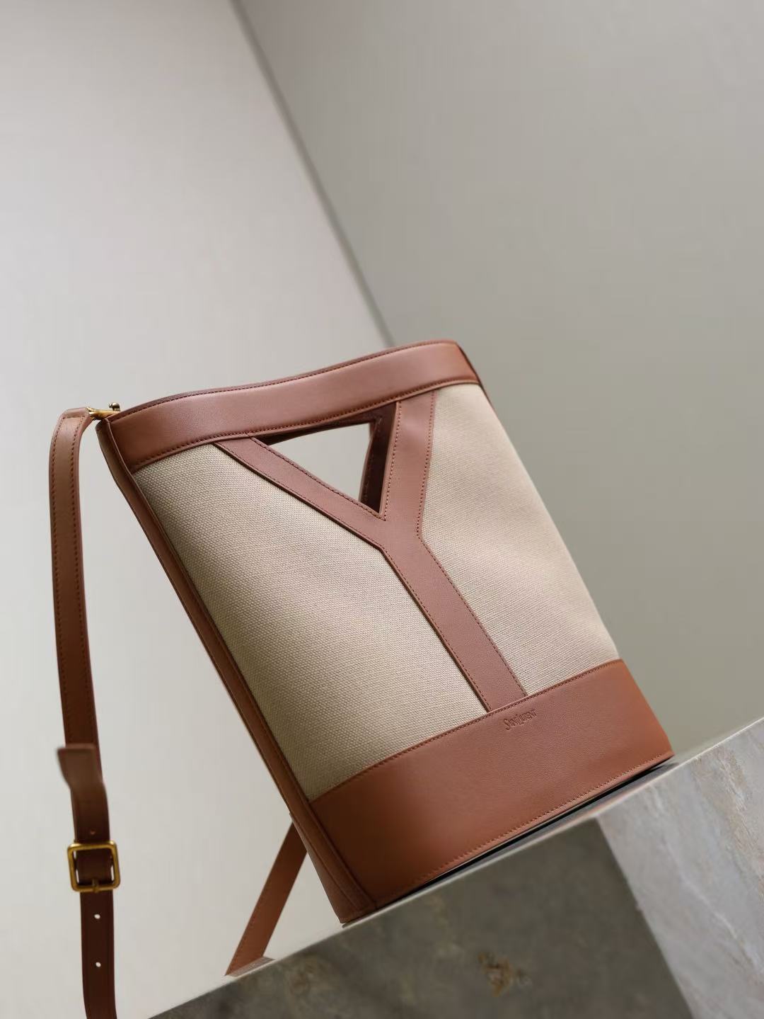 Saint Laurent サンローラン スモールバケット（キャンバス/レザー）