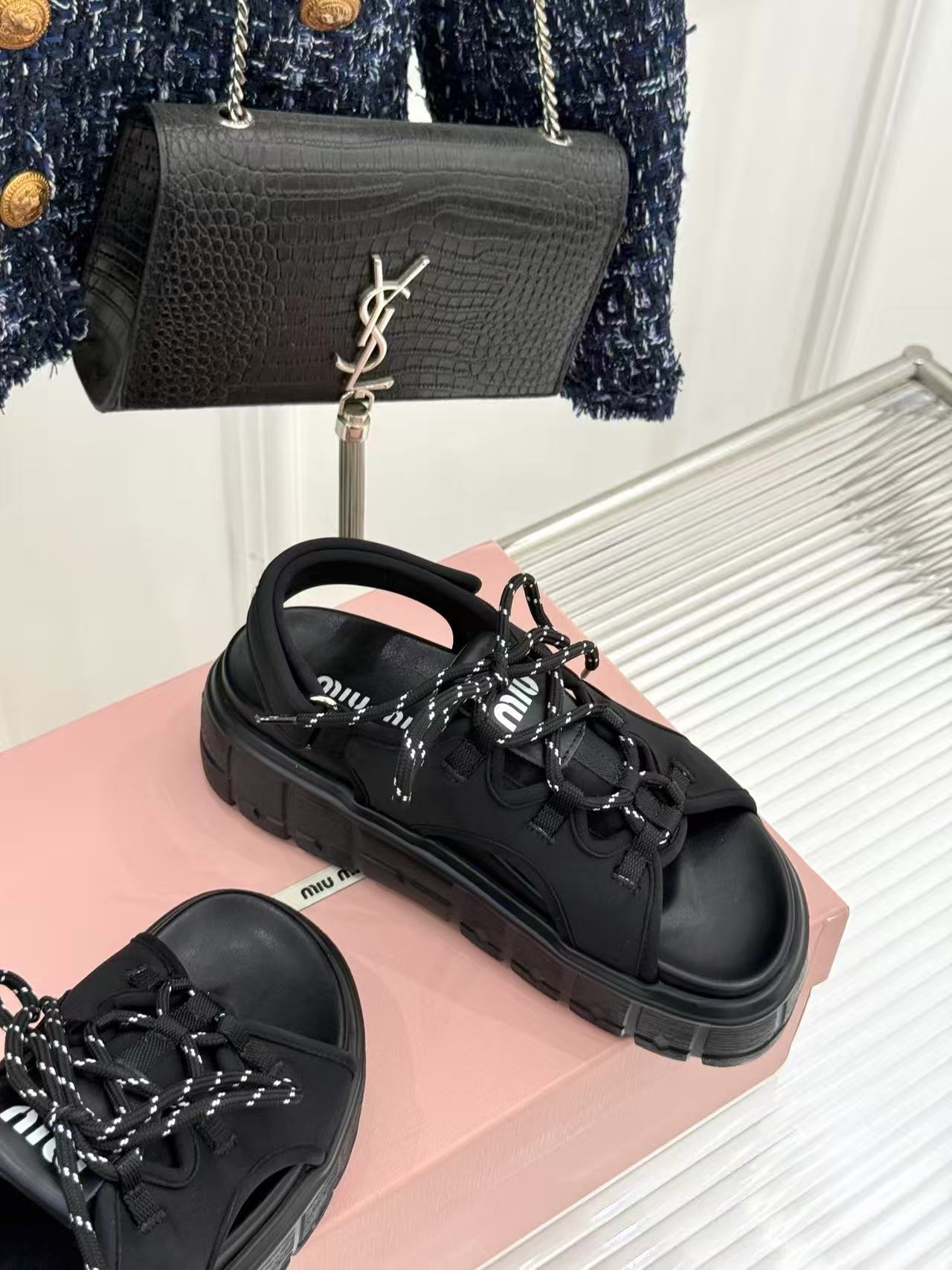 miumiu チャンキー ネオプレン サンダル
