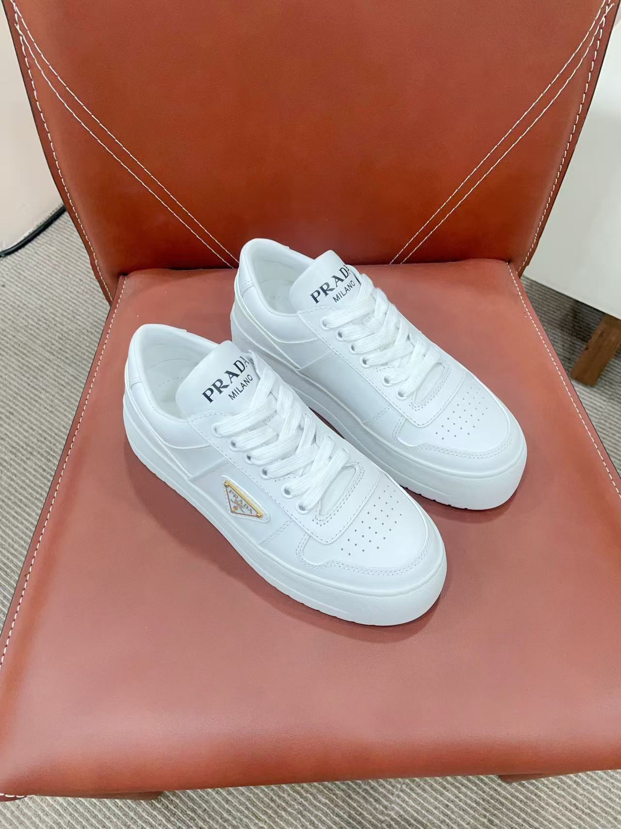 Prada プラダ ダウンタウン ボールド レザー スニーカー