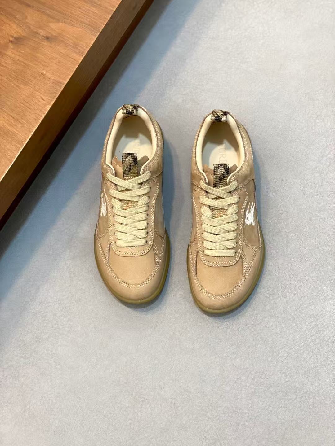 Burberry レザー マトリックススニーカー