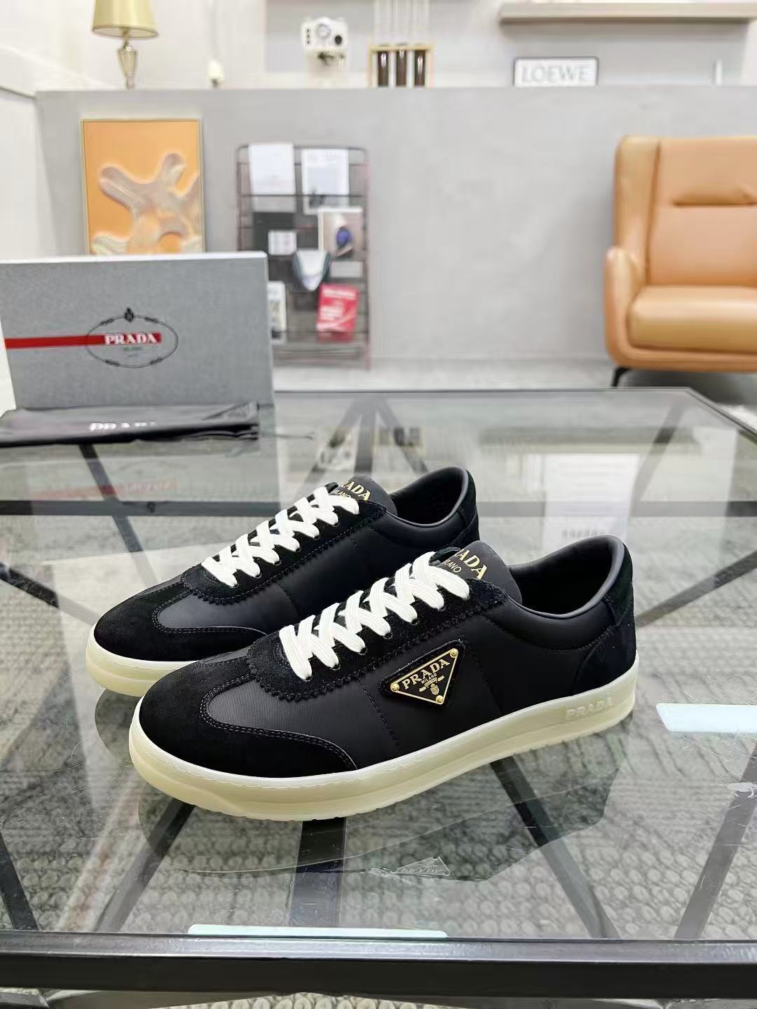 プラダ ダウンタウン Re-Nylon xスエード スニーカー