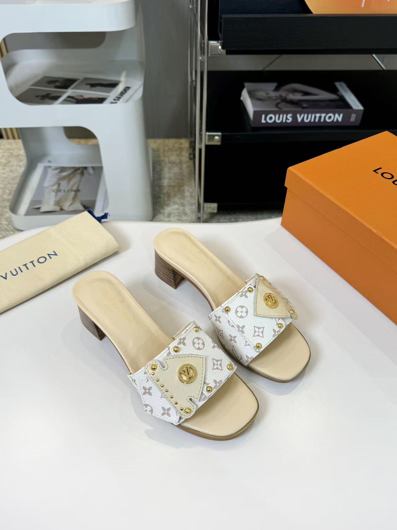 Louis vuitton フレーム ミュール